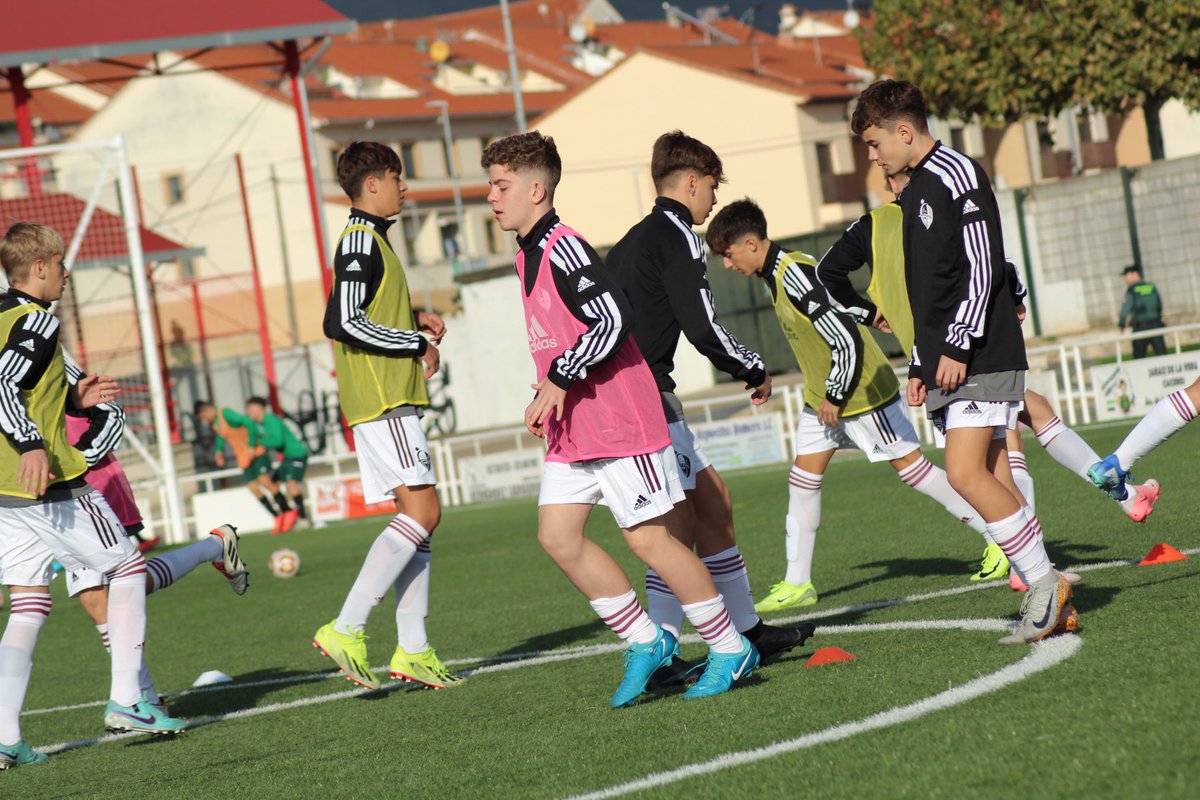 FFCM_es's tweet photo. 🛡️ SUB-14 | 🟩 EXT - CLM ⬜️

🫡 A las órdenes de @VerdejoArnedo, nos ponemos a tono 🔥 

⏰ 10.30h | Sub-14 | 📺 https://t.co/uqeqb4yh1o

#somosCLM | #genCLM | #CampeonesSub14RFEF https://t.co/pHKl8jd8Cg