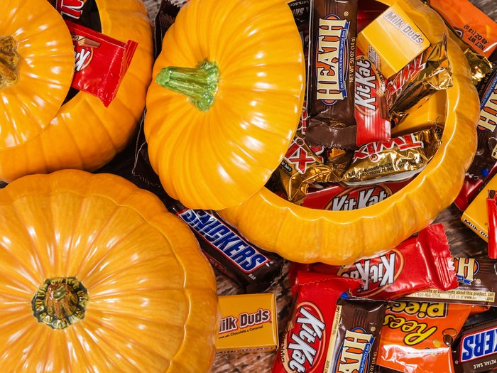 ️
️
️
FELIVERY datang mengirim paket!

✉️: jangan lupa sikat gigi ya kalian dan met halloween (walau telat)!
️
️
️