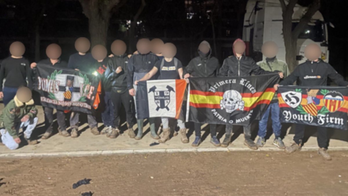 p83vcf's tweet photo. PATRULLA CIUDADANA!⚒️

Van de abanderados los de uniforme salimos a ayudar a echar una mano y nos tratan como perros nos pegan y nos sancionan,pagareis por cómplices. https://t.co/kzHnB3ilAK