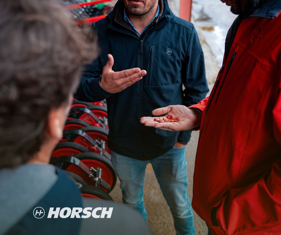 HORSCH_France's tweet photo. Retour sur le roadshow 2024
🤩 l'ère digital #horschintelligence était à bord
🚜 4 evènements dans 4 secteurs Sud, Ouest, Nord Ouest
des démos et focus thematique
#pulverisation #horschleeb #automoteur
#mais #horschmaestro
#travaildusol #semis https://t.co/n2eEIzbxdq