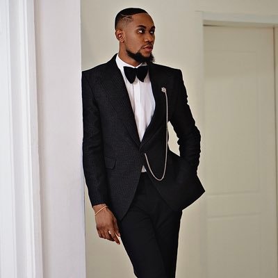 udyszn's tweet photo. Alright, let's settle this.

Who get money pass? https://t.co/8AuJ32f1Qu