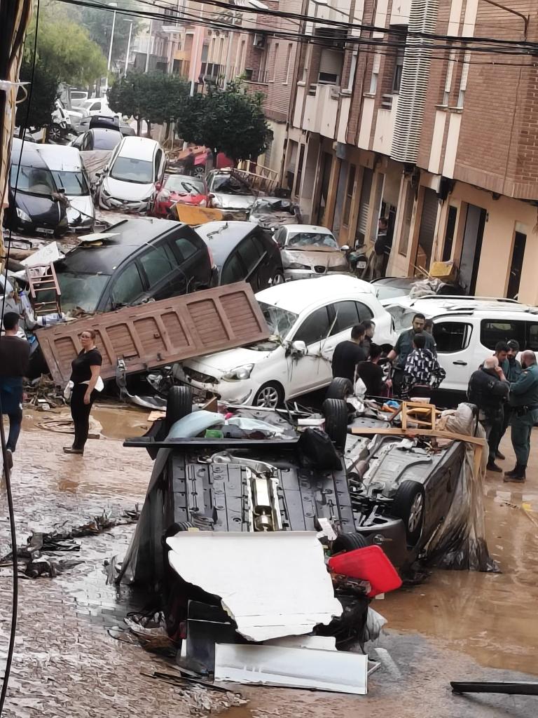 JoseLuisSTAP's tweet photo. Recordo que per culpa de @JuntsXCat s'eliminarà #impost sobre #beneficis extraordinaris de @Repsol @Naturgy @Endesa ...

Grans beneficis obtinguts cremant #combustibles #fòssils que contaminen i a més provoquen l'agreujament de l'#EmergènciaClimàtica i dels fenòmens com la #DANA https://t.co/dbFJ8nvhLn