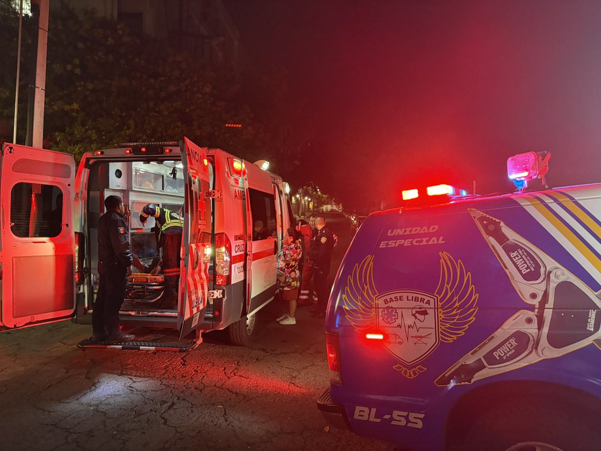 GeraBUR55BL's tweet photo. La unidad 55 de base libra 
Laborando en un choque de una motocicleta en coordinación con la unidad médica de cruz roja mexicana https://t.co/2wHXn6c3ak