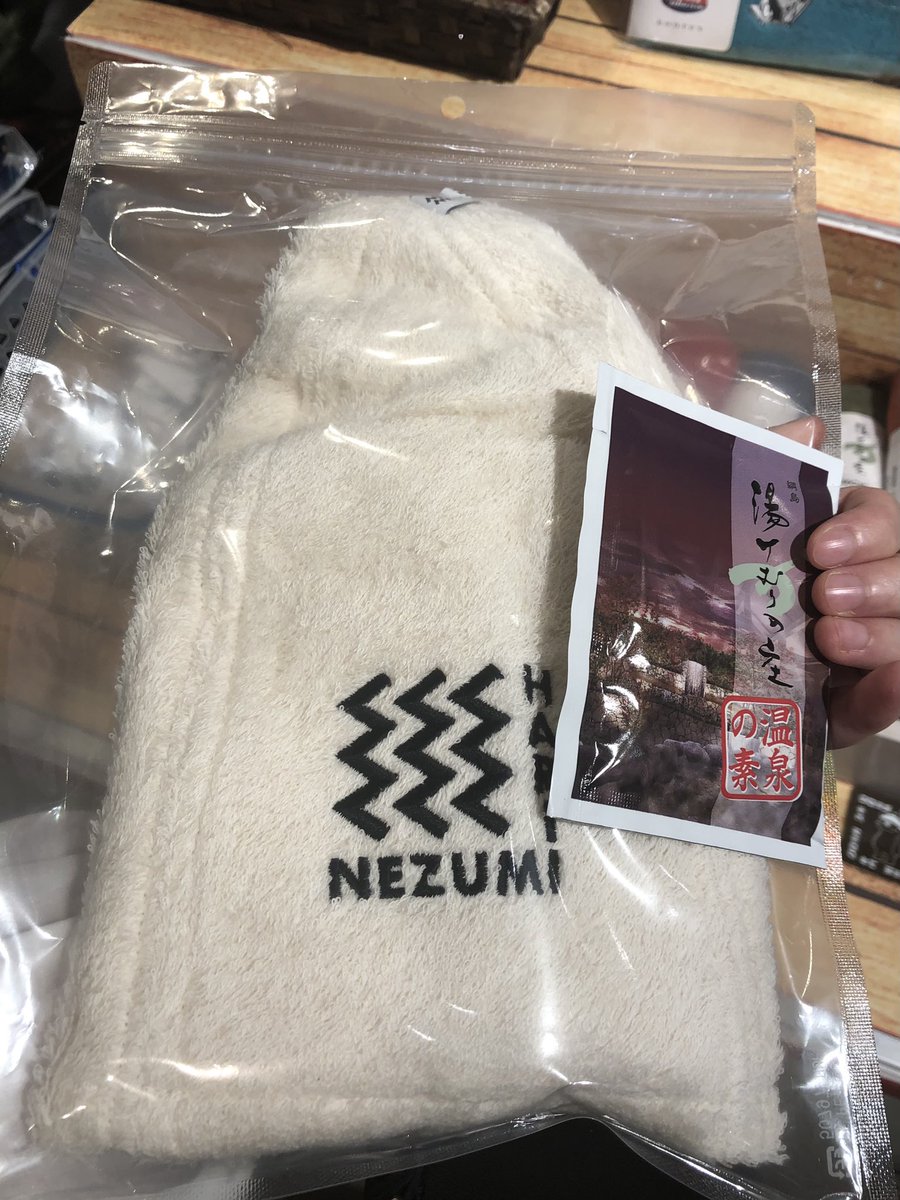 Erza_Cc's tweet photo. 横浜ｷﾀーヾ(°∀° )/ー!!
推しのハリネズミに親友とよく行く湯けむりのブース発見！
ずっと欲しかったハリネズミの白の深型ハット買えて大満足🦔♡

#サウナキャラバン 
#横浜ポルタ https://t.co/hlgnKIaSI2