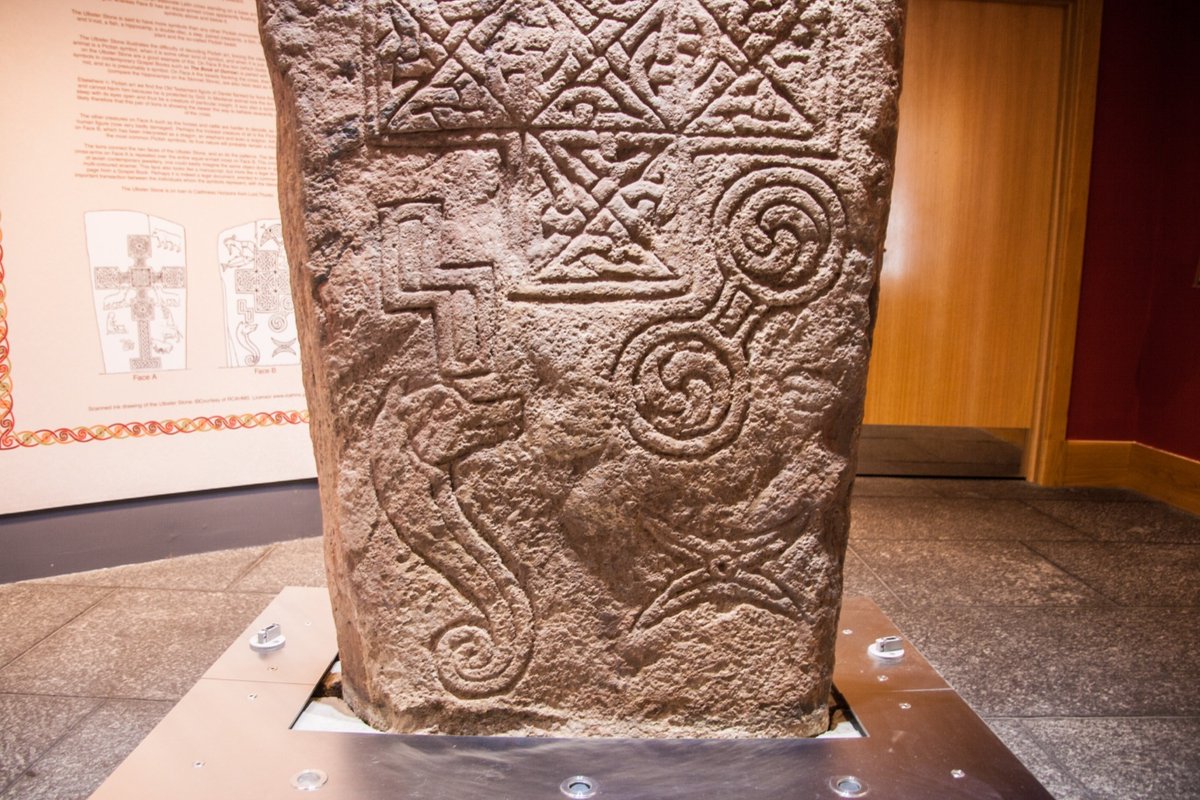 Stravaig_Aboot's tweet photo. #Ulbster #stone, Class II #Pictish cross slab, probably dating from 9thC. Originally stood in burial ground of St Martin's Chapel at Ulbster but now in the @NorthCoast500 Visitor Centre. #Symbols include lots of #knotwork, #PictishBeast, crescent & V-rod, #salmon & more. https://t.co/hfqEHmBuG7