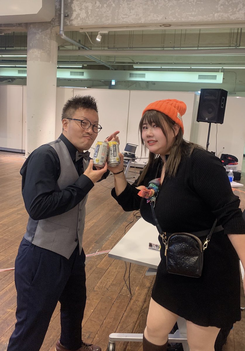 machico2go's tweet photo. #ブラザーヤッシー24周年

緊張していたジェイにドーピング✨

藤永さんビールと竹刀似合う☺️

火野さんとボディガーさんの筋肉対決もすごかった！！

胴上げはいいよね、とても平和🕊25周年も絶対行くー！ https://t.co/pWFK2gRJn9