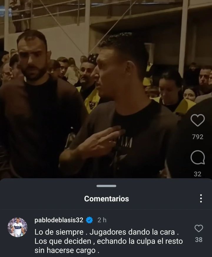 Cuerpos de seguridad privados y públicos protegiendo al hipster supremo, que volvió a esconderse agazapado en su madriguera.

La actitud chulesca de ruedas de prensa acaba cuando tiene que dar la cara, entonces manda a sus asalariados a que la den por ellos.

¡B€B OUT YA!