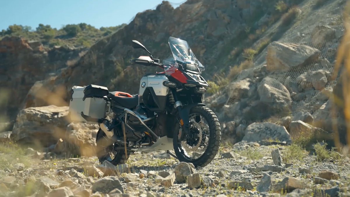 CCubicos's tweet photo. Ya está aquí la nueva @bmwmotorradesp R 1300 GS Adventure 🏍️, con un nuevo diseño, chasis, conectividad y almacenamiento. Cuenta con un motor de 1.300 cc con 145 CV 🚀.

@puntalproduc @antena3com @BorjaHormigos #CCubicos373 https://t.co/GG3V9Zq94Z