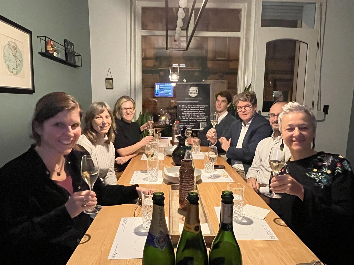 #storyhourchampagner bei Frau Riesling 🥂🍾 ein prickelnder Abend mit einer super angenehmen Gruppe 🤩 Nächster Termin mit freien Plätzen Do 23.01.25 #weinseminare #mannheim #frauriesling #champagner