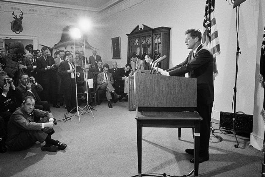 iportaL24cz's tweet photo. Dne 2. listopadu 1962 americký prezident John F. Kennedy potvrdil, že SSSR začal stahovat své raketové základny z Kuby, čímž ukončil kubánskou krizi.
Více zde ⏬ ⏬ ⏬ 
https://t.co/4SXvlfaRL9
#kubánskákrize #news #sssr #top #usa #word https://t.co/THJWSqSI7R
