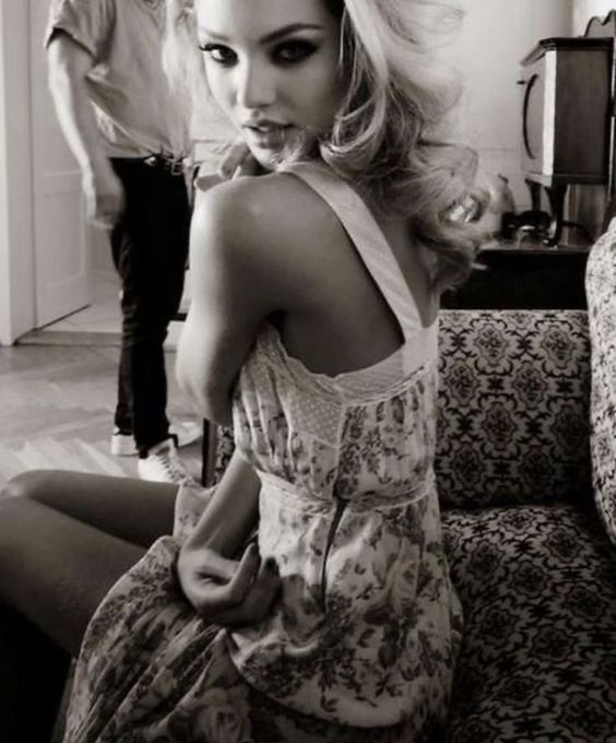 CANDICESWAN's tweet photo. 𝖯𝖮𝖵: 𝖣𝖺𝗍𝗂𝗇𝗀 𝗆𝖾 𝗆𝖾𝖺𝗇𝗌 𝗒𝗈𝗎𝗋 𝖼𝖺𝗆𝖾𝗋𝖺 𝗋𝗈𝗅𝗅 𝗂𝗌 𝖻𝖺𝗌𝗂𝖼𝖺𝗅𝗅𝗒 𝗆𝗒 𝗉𝖾𝗋𝗌𝗈𝗇𝖺𝗅 𝗉𝗁𝗈𝗍𝗈𝗌𝗁𝗈𝗈𝗍 𝖼𝗈𝗅𝗅𝖾𝖼𝗍𝗂𝗈𝗇. https://t.co/aV3iSlwqKA
