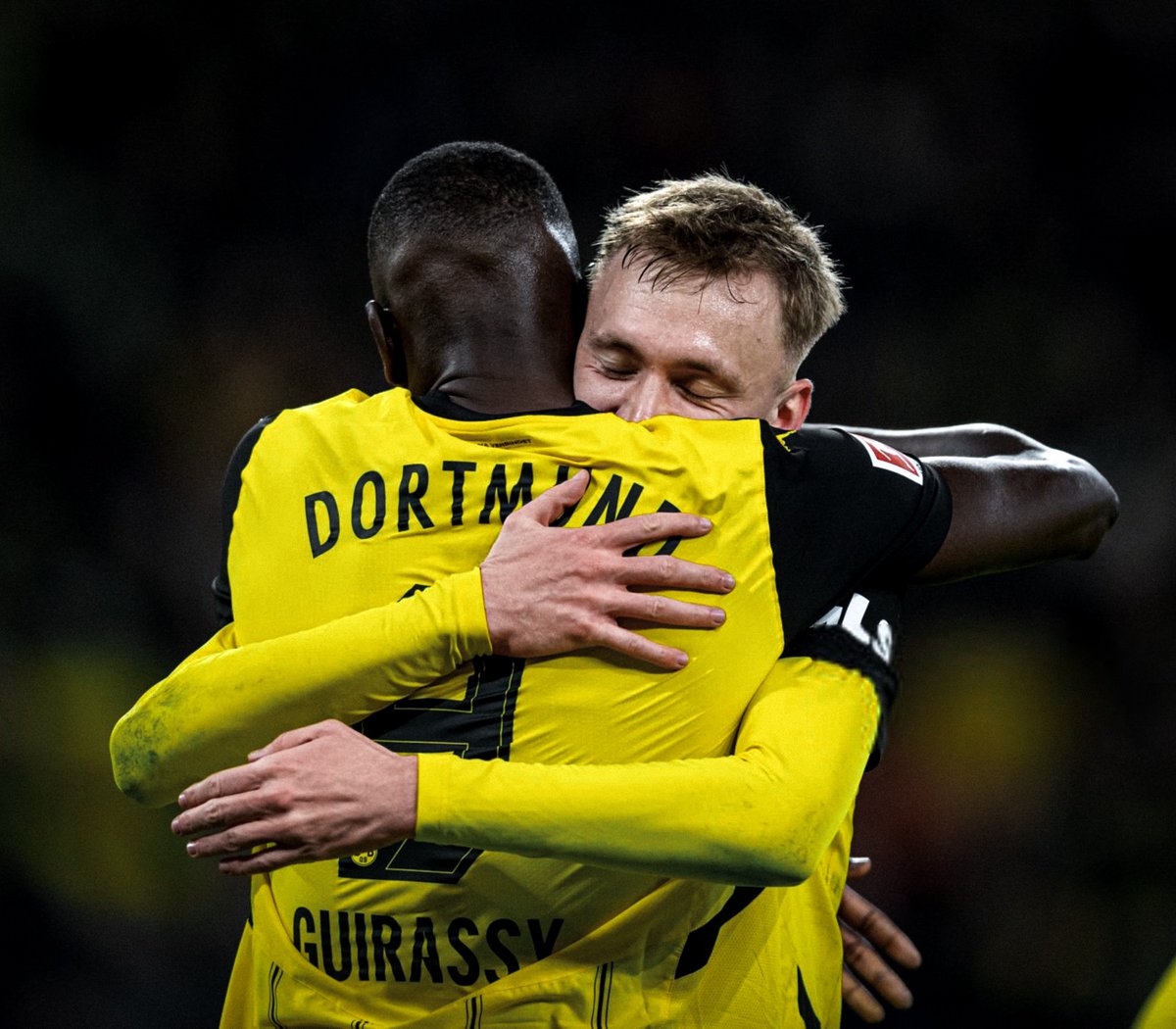 09_blac's tweet photo. Serhou &amp; Maxi 💛🖤 https://t.co/4MRi22RwxL