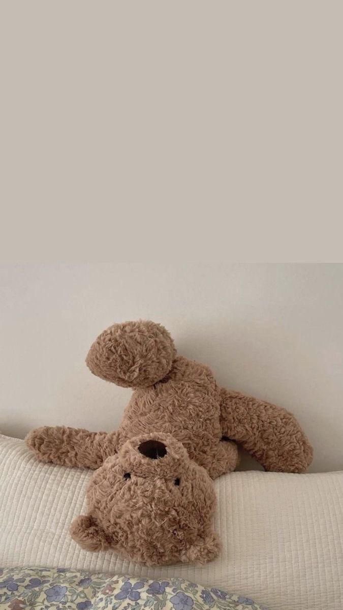 autorka_karina's tweet photo. - Hej, wszystko w porządku?
Głowa Sary opadła. Dziewczyna jak w zwolnionym tempie obróciła się w moją stronę i mokrą ręką wskazała na kałużę, która zebrała się wokół jej tenisówek.
#givemeonereason #twitteroweksiążkary #gmornapapierze @arochowiakpisze https://t.co/q2wXQpqmpp