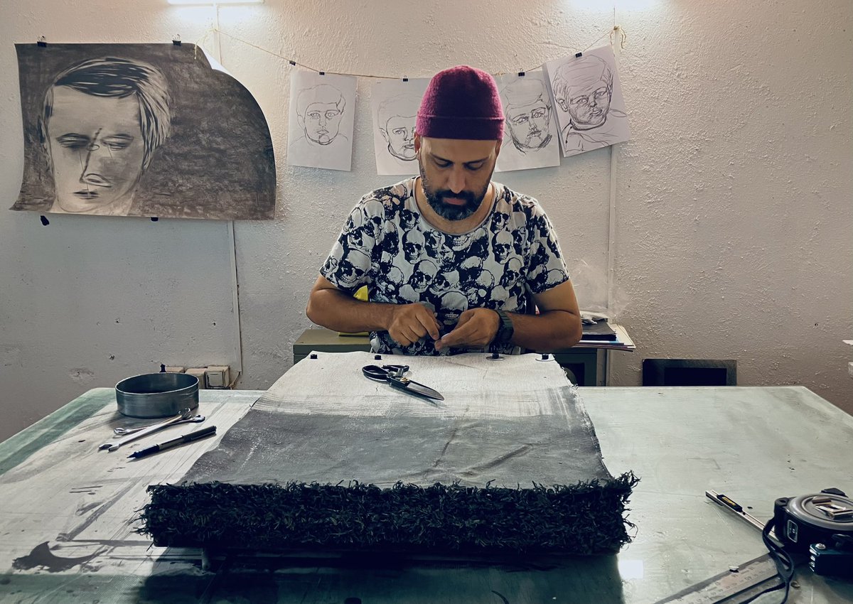 من حال ادامه دادن دارم.
#حسین_طادی 
#آرتیست‌بوک