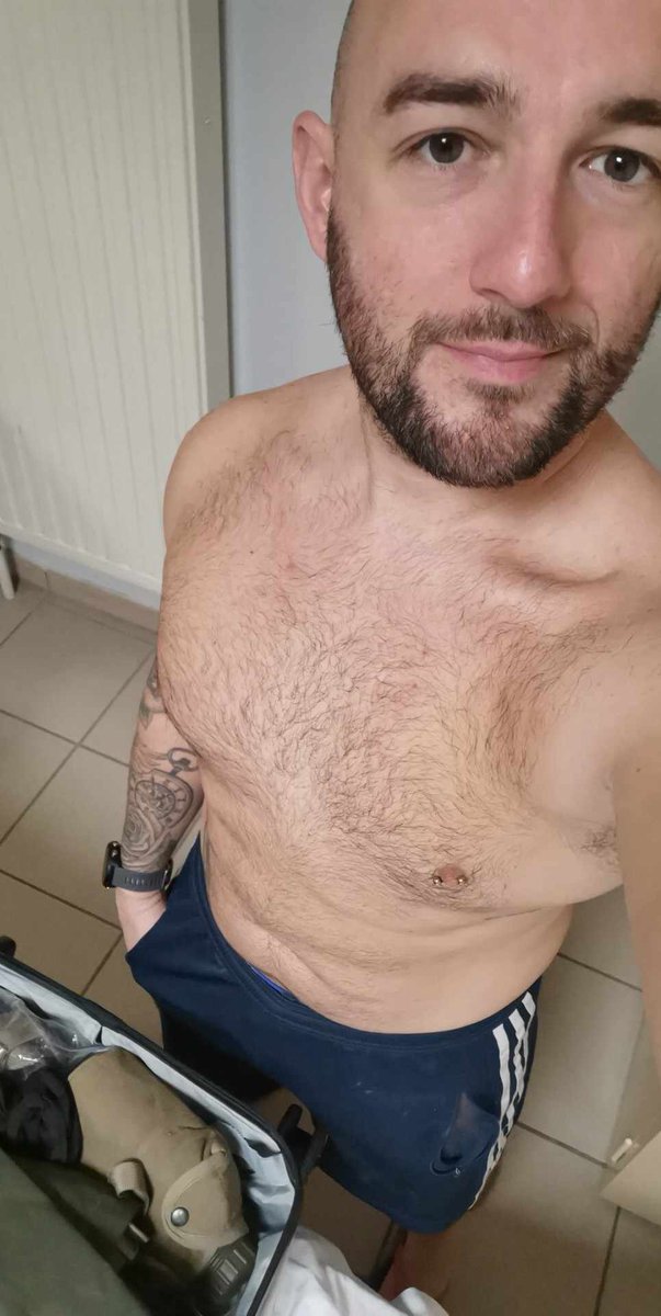 Atilen33's tweet photo. Tu m'aide à enlever le reste ? #gayBordeaux #gayfrance #naked https://t.co/OoZKnNd3jU