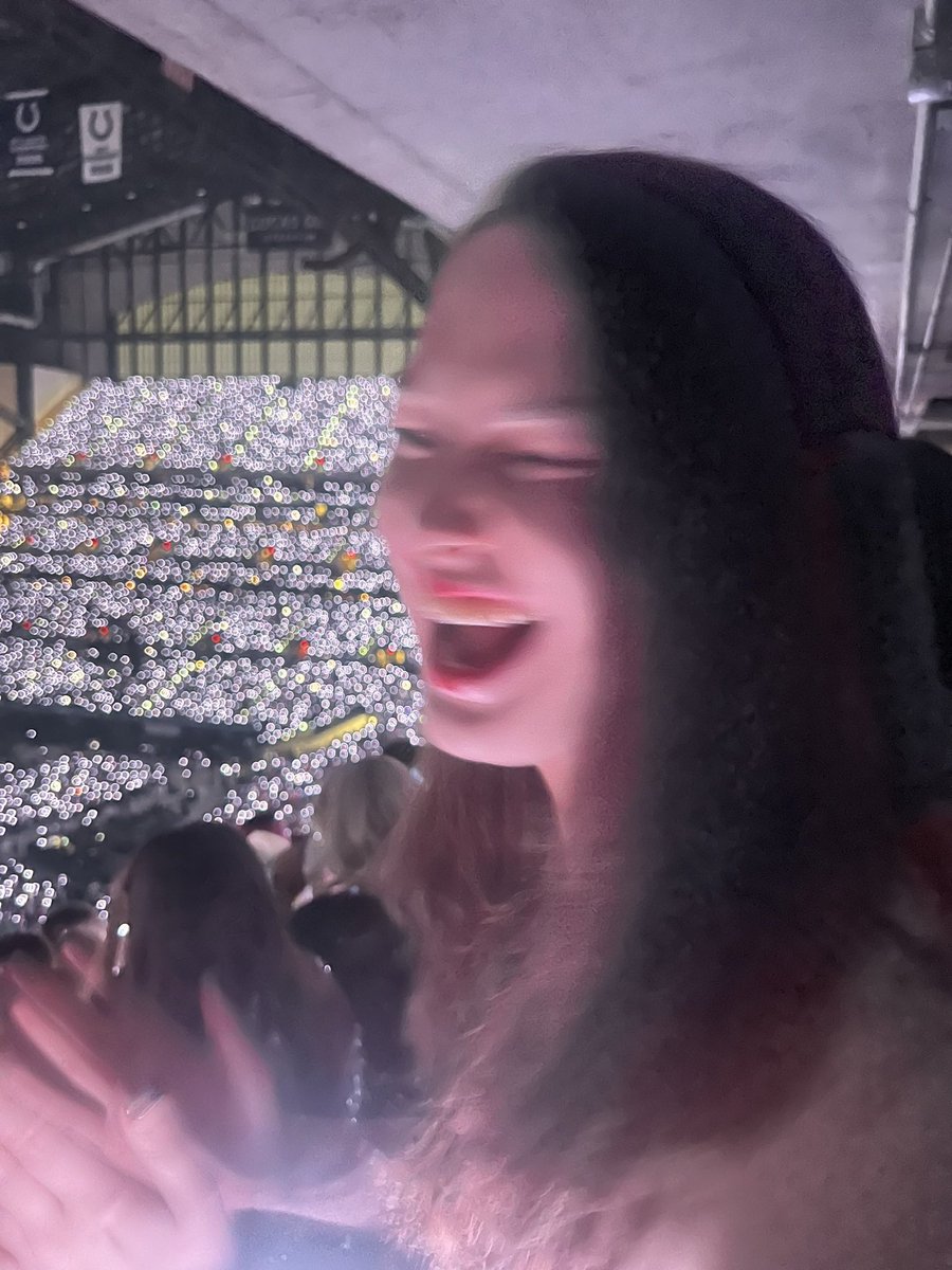 9 year old me: hey do we still love Taylor Swift?
Me today: yes we do 🫶