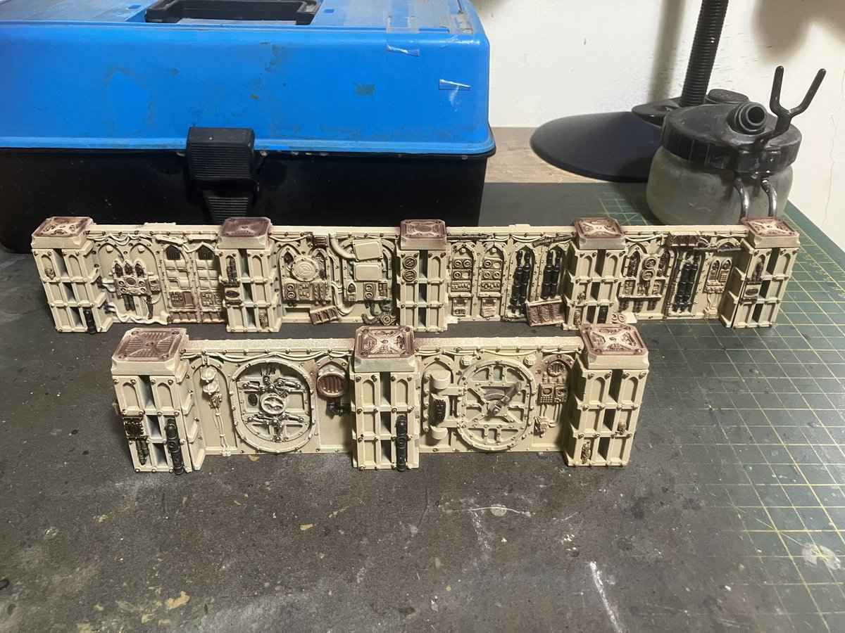 Penddraig131's tweet photo. Bit of terrain and accessories for #killteam today. Hopefully will get both to the varnish stage by next weekend.
#gallowdark #boardingactions #zonemortalis #30k #40k #warmongers https://t.co/dW536Ejxn7