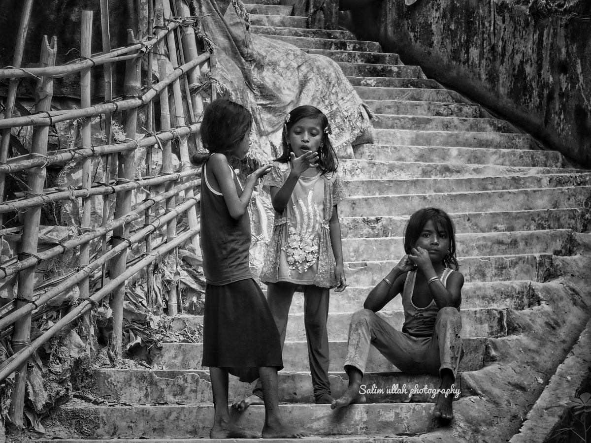 #RohingyaRefugeeChildrenlife
Every children's deserve formal Education. But Rohingya children's living in the Camp without formal education. their life is going to darkness day by day without education