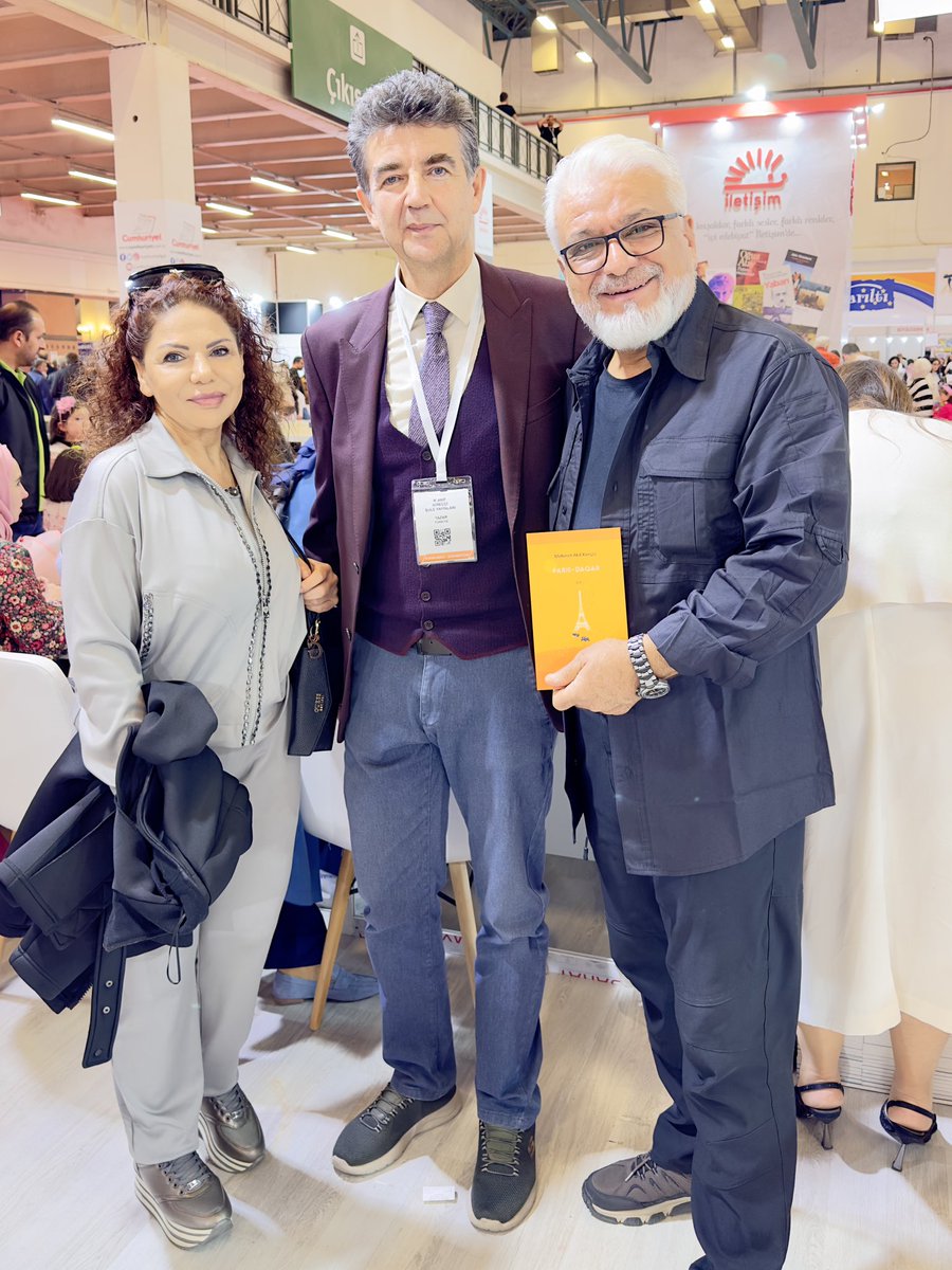murselintan's tweet photo. Dergimiz @GlobalSavunma nın Yayın Kurulu Üyesi ve kıymetli yazarımız @AkifKirecci ye TÜYAP kitap fuarında eserini @incisnl ile imzallattık. PARİS - DAQAR ın Okuyanı bol olsun. https://t.co/6rAUAkdmfQ