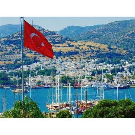 AdiLRajput_'s tweet photo. 🇵🇰❤🇹🇷
İslam el-Kaym. İlk evim, benim devletim olan Pakistan'dır. Hayatımı bunun için adadım. Pakistan benim kimliğim. Bu yeşil bayrak benim şanımdır. Benim ikinci aşkım Türkiye.
Kırmızı bayrak. Biz iki farklı ülkeyiz. Bayraklarımızın renkleri farklıdır. Ayrıca farklı diller konuşuyoruz. Ama ortak noktamız olan bir şey var. Biz Müslümanız.
Ülkenin düşmanlarını dinleyin. Siz korkaksınız. Sen bir erkek değilsin. Arkadan vurdun. Biz aslanız. Önden savaşmak. Pakistan ve Türkiye, düşmanlarınız için bir korku olmaya devam edecek. Biz şehitiz. Sevdikleri toprağa gömülürler. Göğsüne bir kurşun sıkıyorlar. vatanları için. halkı için.
Ölmeyiz. Biz şehitiz. İnsanlar bizim için gözyaşı döktü. Bizi hatırlıyorlar. Bize dua ediyorlar.
Yeşil bayrağı bırakamayacaksınız. Kırmızı bayrağı kaldıramayacaksınız. Kanımızın son damlasına kadar savaşacağız. Durmak bizim için onur değil. Korku ve korku bizim için bir hakarettir. Biz kardeşiz ve arkadaşız. Biz biriz. Türkiye ve Pakistan birdir. Kalp birdir. Allah her iki bayrağı da korusun.