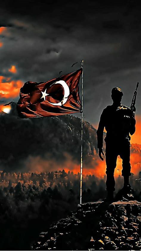 AdiLRajput_'s tweet photo. 🇵🇰❤🇹🇷
İslam el-Kaym. İlk evim, benim devletim olan Pakistan'dır. Hayatımı bunun için adadım. Pakistan benim kimliğim. Bu yeşil bayrak benim şanımdır. Benim ikinci aşkım Türkiye.
Kırmızı bayrak. Biz iki farklı ülkeyiz. Bayraklarımızın renkleri farklıdır. Ayrıca farklı diller konuşuyoruz. Ama ortak noktamız olan bir şey var. Biz Müslümanız.
Ülkenin düşmanlarını dinleyin. Siz korkaksınız. Sen bir erkek değilsin. Arkadan vurdun. Biz aslanız. Önden savaşmak. Pakistan ve Türkiye, düşmanlarınız için bir korku olmaya devam edecek. Biz şehitiz. Sevdikleri toprağa gömülürler. Göğsüne bir kurşun sıkıyorlar. vatanları için. halkı için.
Ölmeyiz. Biz şehitiz. İnsanlar bizim için gözyaşı döktü. Bizi hatırlıyorlar. Bize dua ediyorlar.
Yeşil bayrağı bırakamayacaksınız. Kırmızı bayrağı kaldıramayacaksınız. Kanımızın son damlasına kadar savaşacağız. Durmak bizim için onur değil. Korku ve korku bizim için bir hakarettir. Biz kardeşiz ve arkadaşız. Biz biriz. Türkiye ve Pakistan birdir. Kalp birdir. Allah her iki bayrağı da korusun.