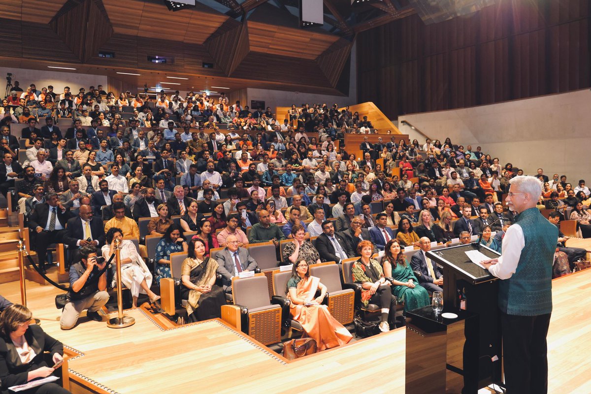 DrSJaishankar's tweet photo. Delighted to interact with members of the vibrant Indian community in Brisbane.

Spoke about the strong 🇮🇳 🇦🇺 comprehensive strategic partnership and the efforts, vision and leadership by both countries to energise it. The upcoming opening of India’s 4th consulate in Australia is a step forward in our friendship.