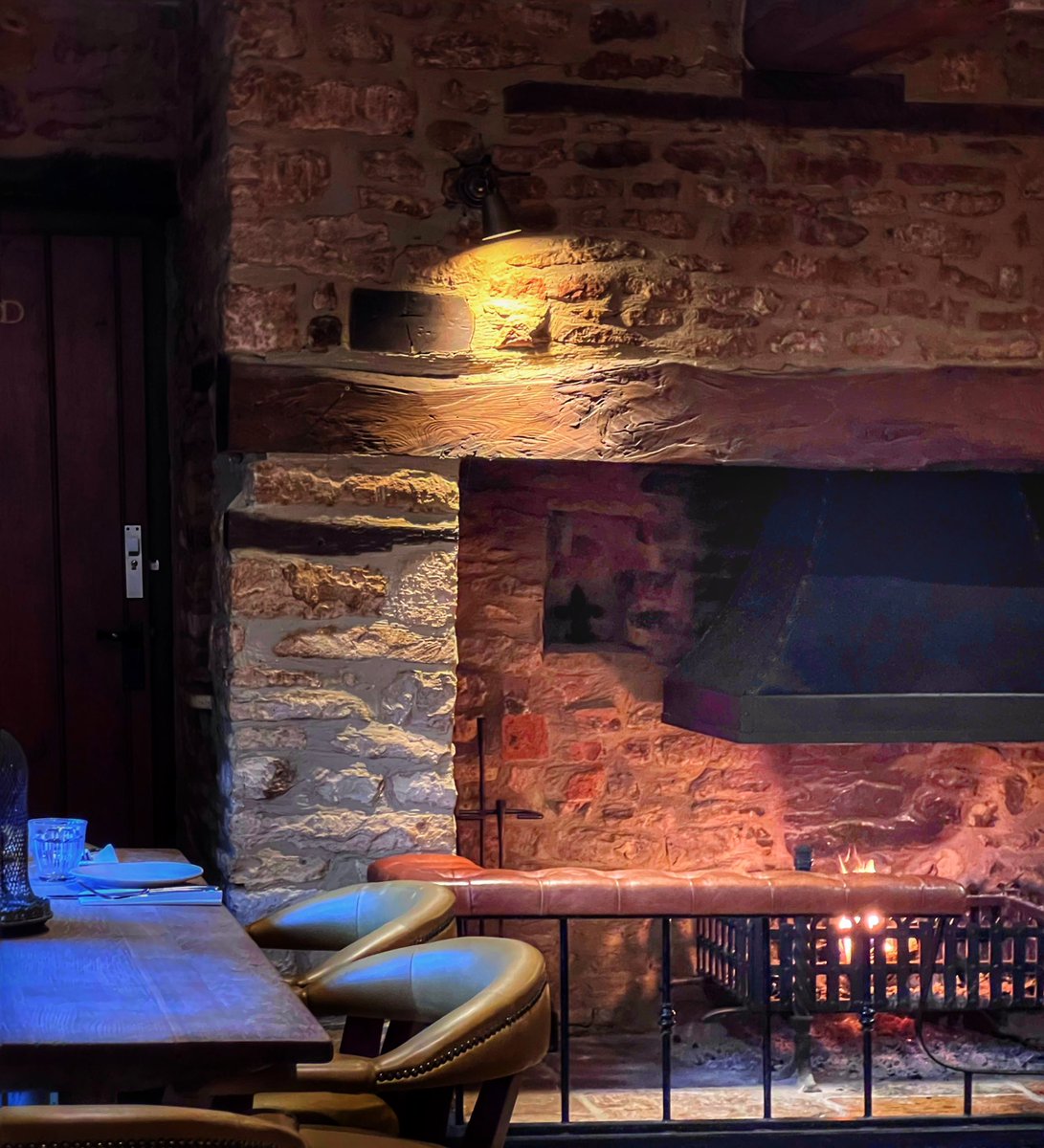 There’s some pubs you simply don’t want to leave…

Listening to: youtu.be/09PrfubPFBM?si…