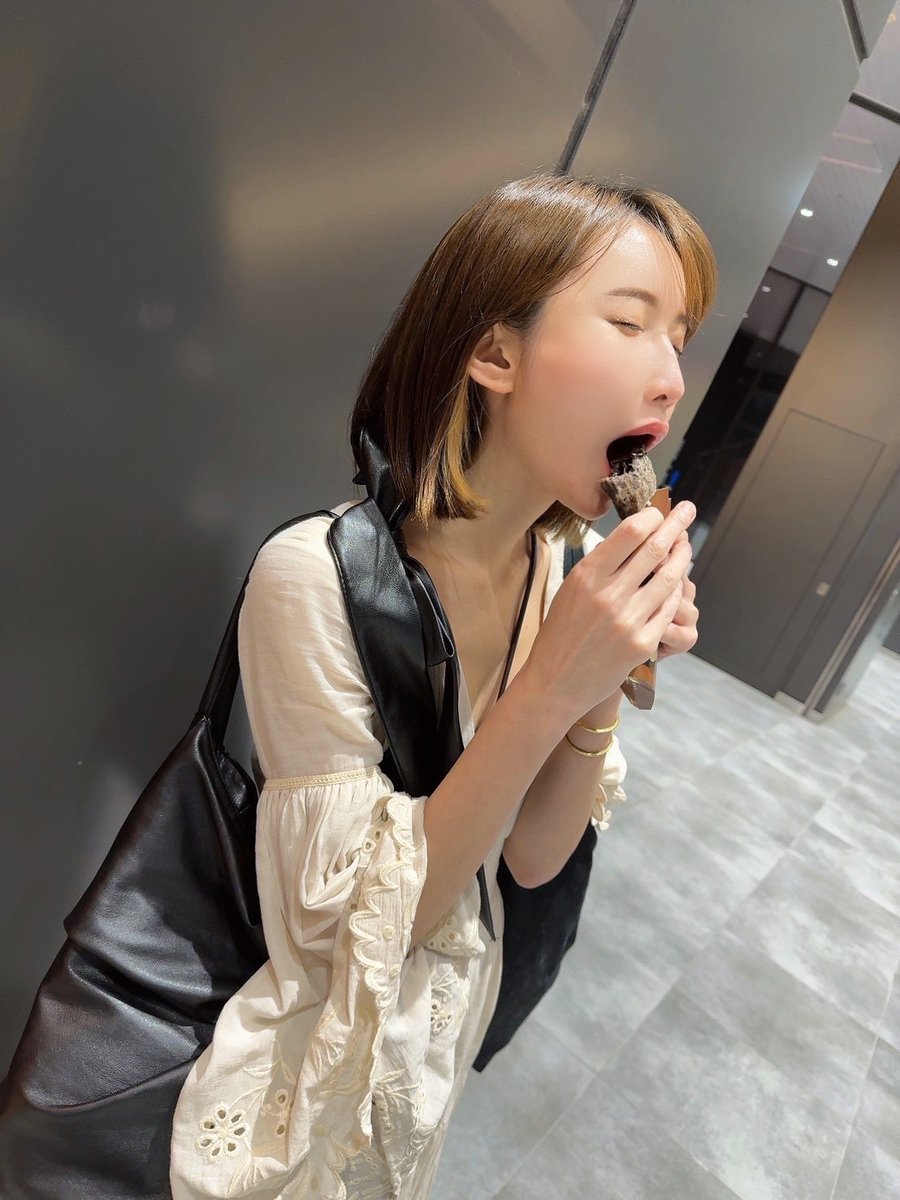 Chinちんも、お菓子も大きいのが好き❤️

最近咥えてないなぁ https://t.co/IHrgxj6Bve