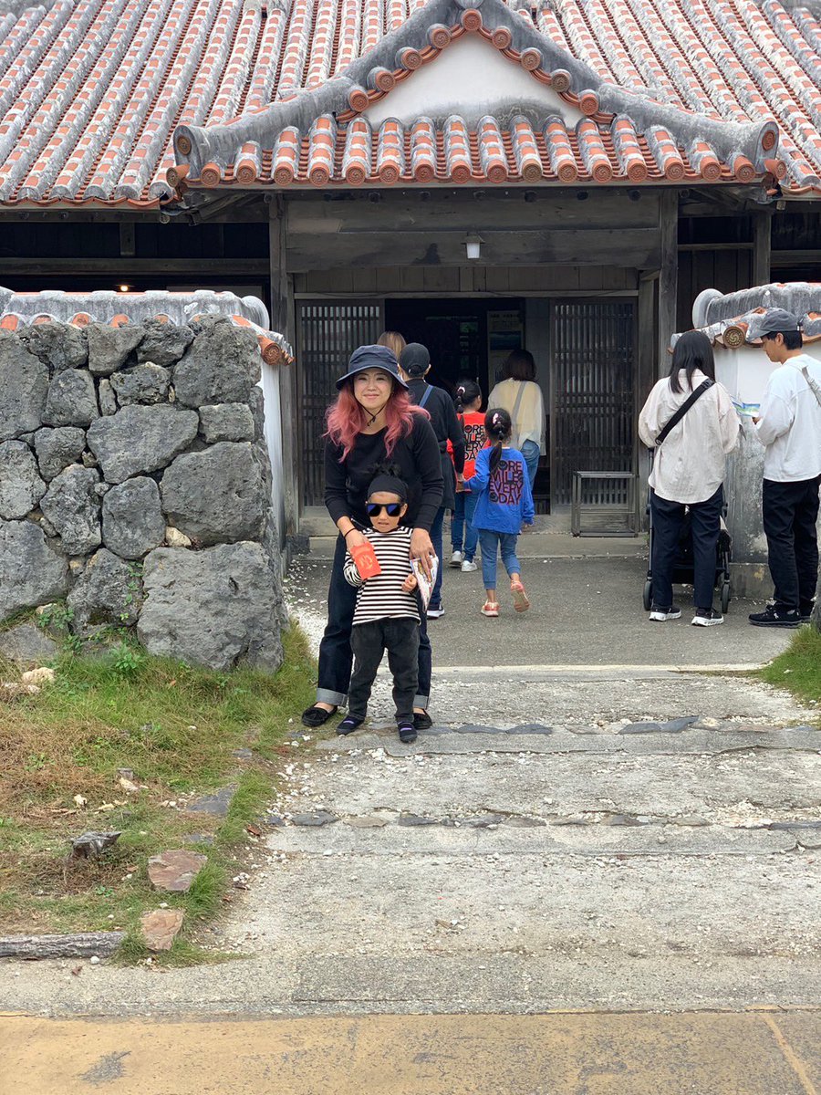 megg410's tweet photo. 先週行ってきた愛知県の名所
リトルワールド！

もうここ最高なのよ。

まずはスタンプラリーに追われて世界一周。
そのあとゆっくり2周目。

ドイツのソーセージとインドのナンロール食らいました。

ジーパンは育て中のダルチ。 https://t.co/rOIeYyN583
