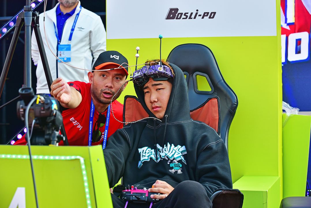 drones_fai's tweet photo. 🤩 Winners of the 2024 FAI World Drone Racing Championship: 
JUNIOR
🥇 HASHIMOTO Yuki (JPN) 
🥈 BAI Xize (CHN) 
🥉 KIM MinJae (KOR) 
Full results: https://t.co/xUGL6Jsfa1
🤩 👏👏👏 Congratulations to the winners and to all the participants!
#drones https://t.co/JRFDsSeDFW