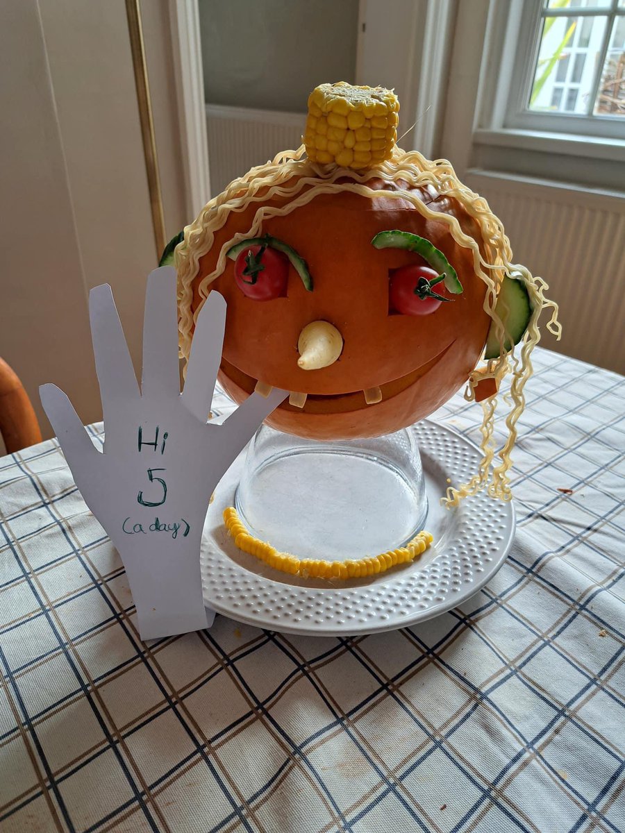 Keira from 5JJ has submitted this healthy pumpkin! Don’t forget your ‘5 a day’!! 🎃🍅🥒🌽