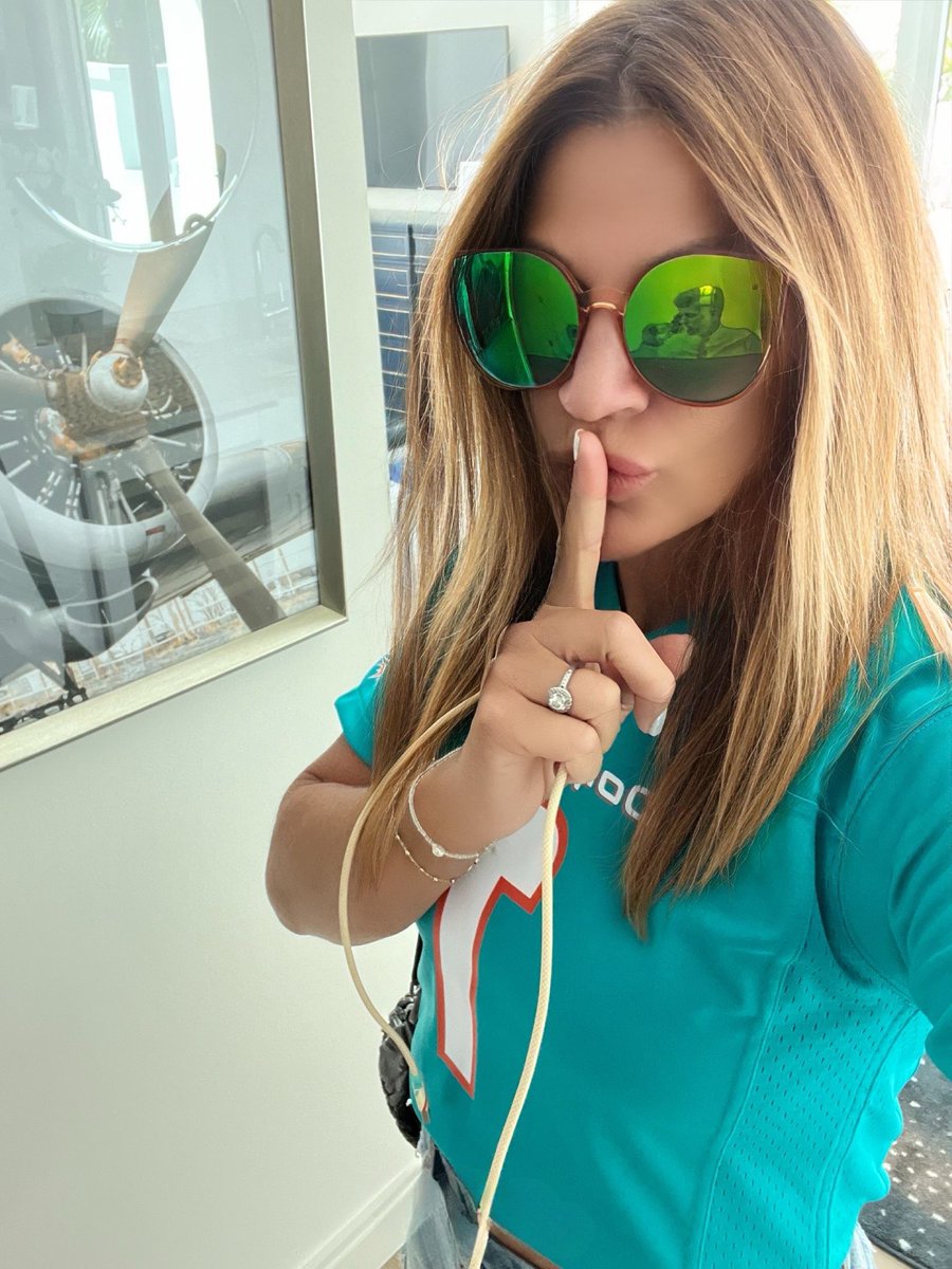 Upstate NY girl loving my Dolphin’s no matter win or loss. Bills Mafia all around me flapping the lips shhhh!!! Now let’s play some football 🏈 🐬🧡