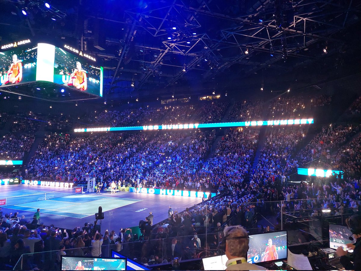FredSuteau's tweet photo. BYE BYE BERCY!
Le Palais Omnisport de Paris Bercy #POPB accueille ce dimanche le #Masters1000 de tennis pour la dernière fois..😥 39è édition
Finale entre Alexander #Zverev 🇩🇪 et Ugo #Humbert 🇫🇷
Avant de déménager l'an prochain à La Défense Arena..@RFI @MamruthRFI https://t.co/yK235XbFKp
