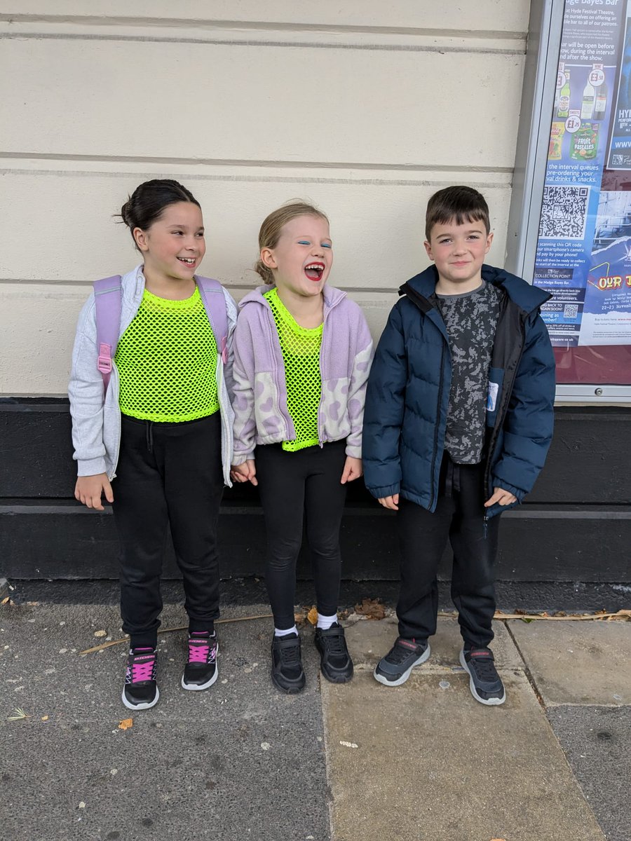 StephD_3101's tweet photo. Ands thats a wrap to our 2 very busy weekends! Street Dance show for USC dance last sunday and today KenYuKai National Karate tournament, where Ava secured a bronze too! Well done Matthew and Ava 🤩 #proud @inspire_pe @MrT_Inspire @InspireMrsP @MissHewit https://t.co/rDNBrIRTah