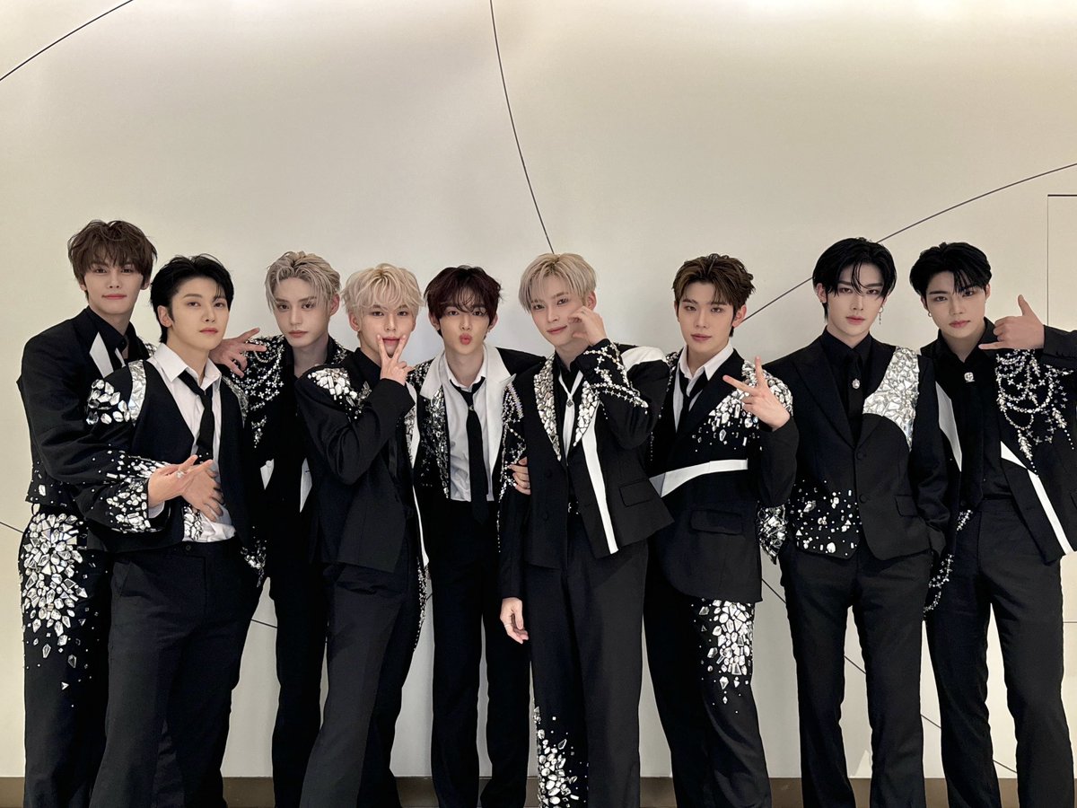 ZB1_official's tweet photo. _𝗭𝗘𝗥𝗢𝗙𝗢𝗖𝗨𝗦

2024 ZEROBASEONE THE FIRST TOUR [𝐓𝐈𝐌𝐄𝐋𝐄𝐒𝐒 𝐖𝐎𝐑𝐋𝐃] IN MACAU - DAY2

THANKS MACAU ZEROSE🫶🏻

#ZEROBASEONE #ZB1 
#제로베이스원 https://t.co/JiQ2VsOlZf