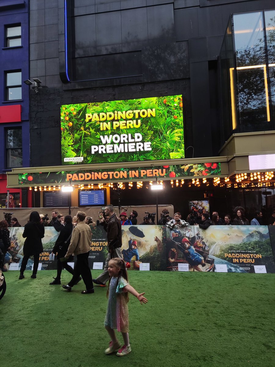 OlechFilmLover's tweet photo. Waiting for Paddington. @paddingtonbear @ODEONCinemas #PaddingtonInPeru @PaddingtonMovie #premiere https://t.co/a5hM8uoH7i