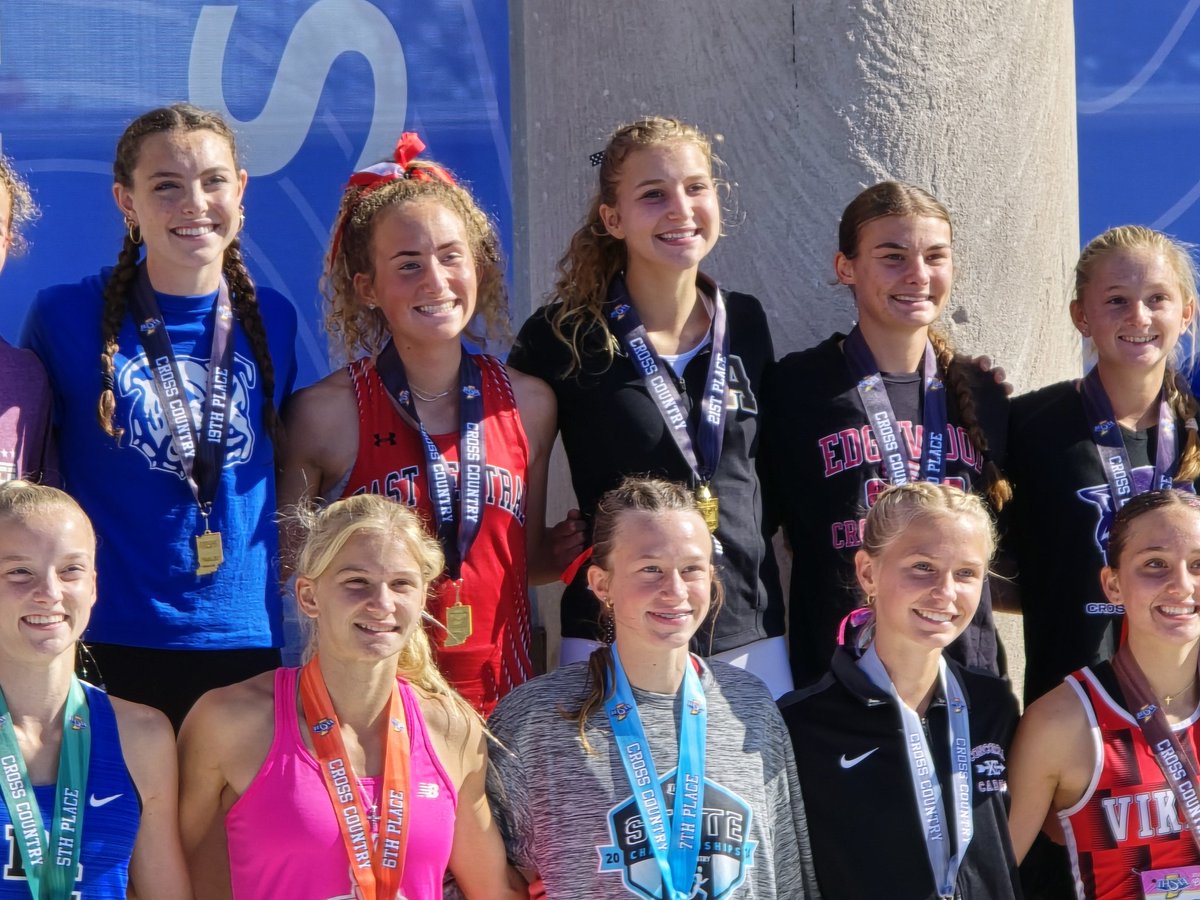 ecxcountry's tweet photo. Callie Bentley is All State for the 2nd straight year running 18:10 and finishing in 20th place! It was an extremely fast race and possibly the fastest state meet ever! 

The team finished in 21st place which is a great accomplishment! This is 21st in the entire state...in Indiana we do not have classes. 

All of the girls gave their all and it was a great finish to the season!