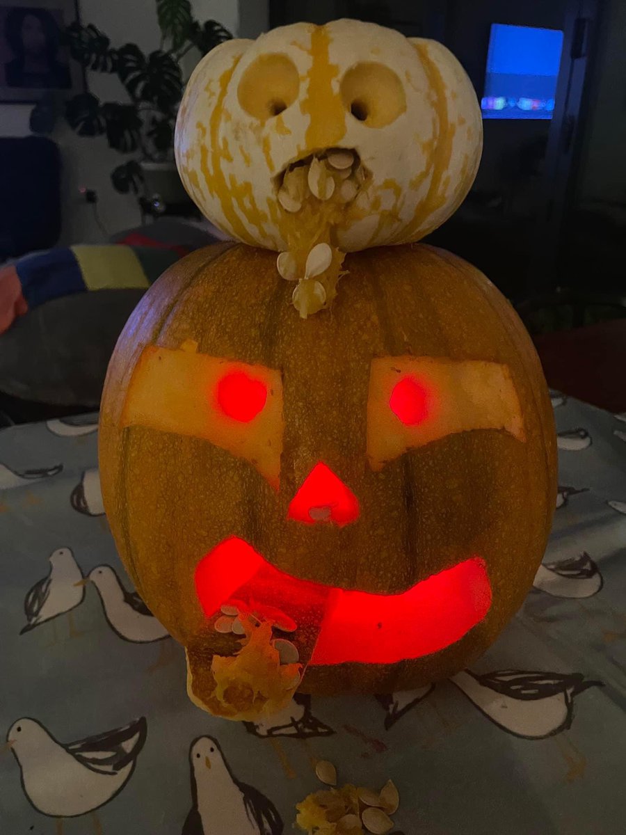 Tuppence (6CM) created th is double stacker pumpkin! 🎃