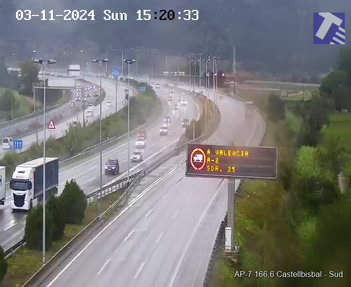 transit's tweet photo. ⚫ A causa del tall per inundacions a l'A-7/AP-7 a València, tots els vehicles de llarg recorregut són desviats a Sagunt

ℹ Es recomana als vehicles pesants rutes alternatives ➡ Lleida/Saragossa:

👉Des de la Jonquera ➡C-25
👉Des de l’àrea BCN ➡A-2
👉Des de l’àrea TGN ➡AP-2 https://t.co/YZblAKbDvQ