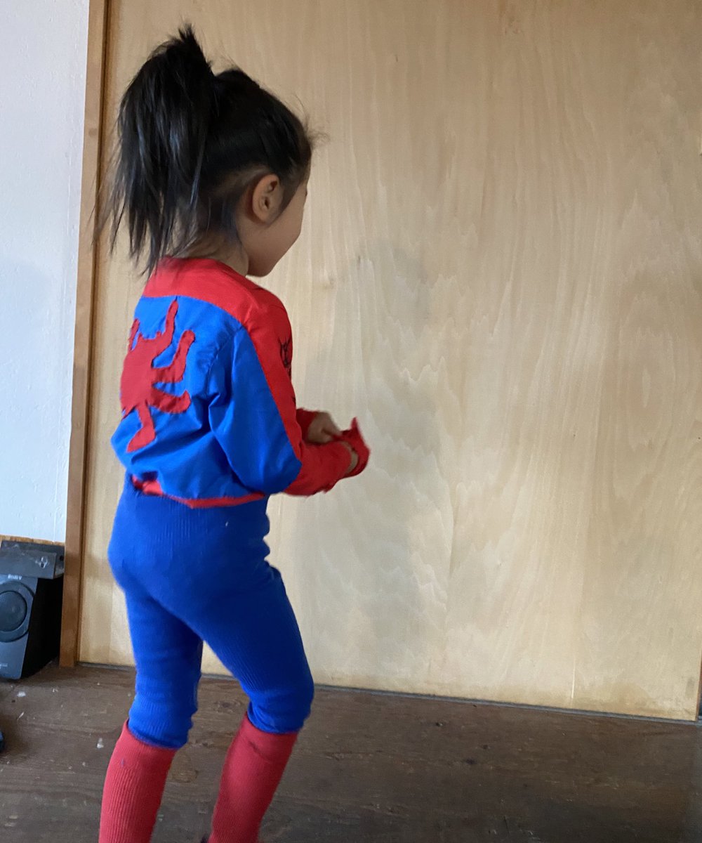 megg410's tweet photo. ついでに今年のハロウィン。

その日のためだけに服を買うのが嫌なので縫い付けて普段着でも着れるように。 https://t.co/HfYXuimE6A