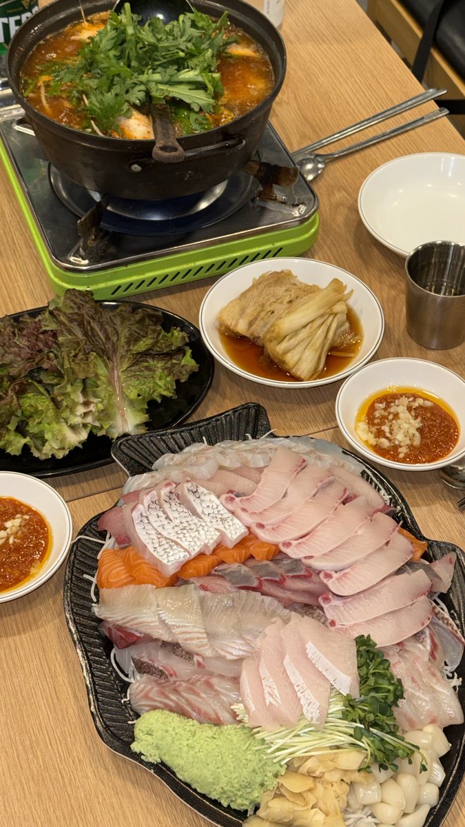 zzangleehan's tweet photo. 🐟🥢 https://t.co/tkBW4GJCGb