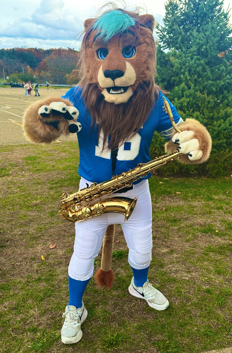 CosmoTheLion's tweet photo. How ‘bout them lions! 🦁 

Late costume for our “band-o-ween” rehearsal, decided to channel my inner @RoaryNFL for this one.

Most importantly though, GO LIONS!!! BEAT THE PACKERS!!! #OnePride https://t.co/3KuYsup3zV