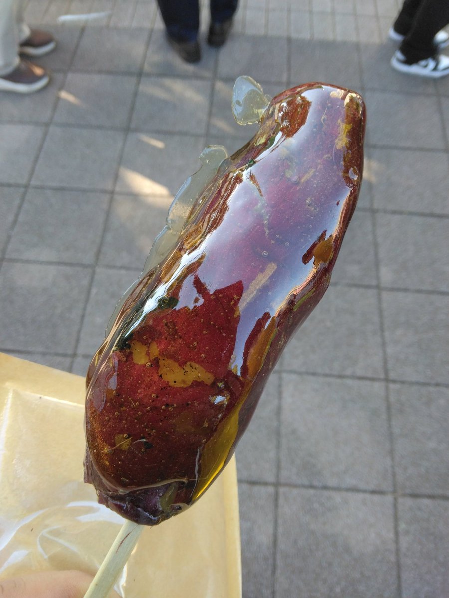 TMKkawaiisuki's tweet photo. 2024年11月3日中野
🍠焼き芋フェス🍠
羊フェスの反対側でやってたイベント。女子率が非常に高かった気がします。

焼き芋飴食べましたが焼き芋ってあんなに美味かったのですねw

列の長さがかなり長かったデスが並んだかいがあった物が食えました。 https://t.co/CP0gHSSUd2