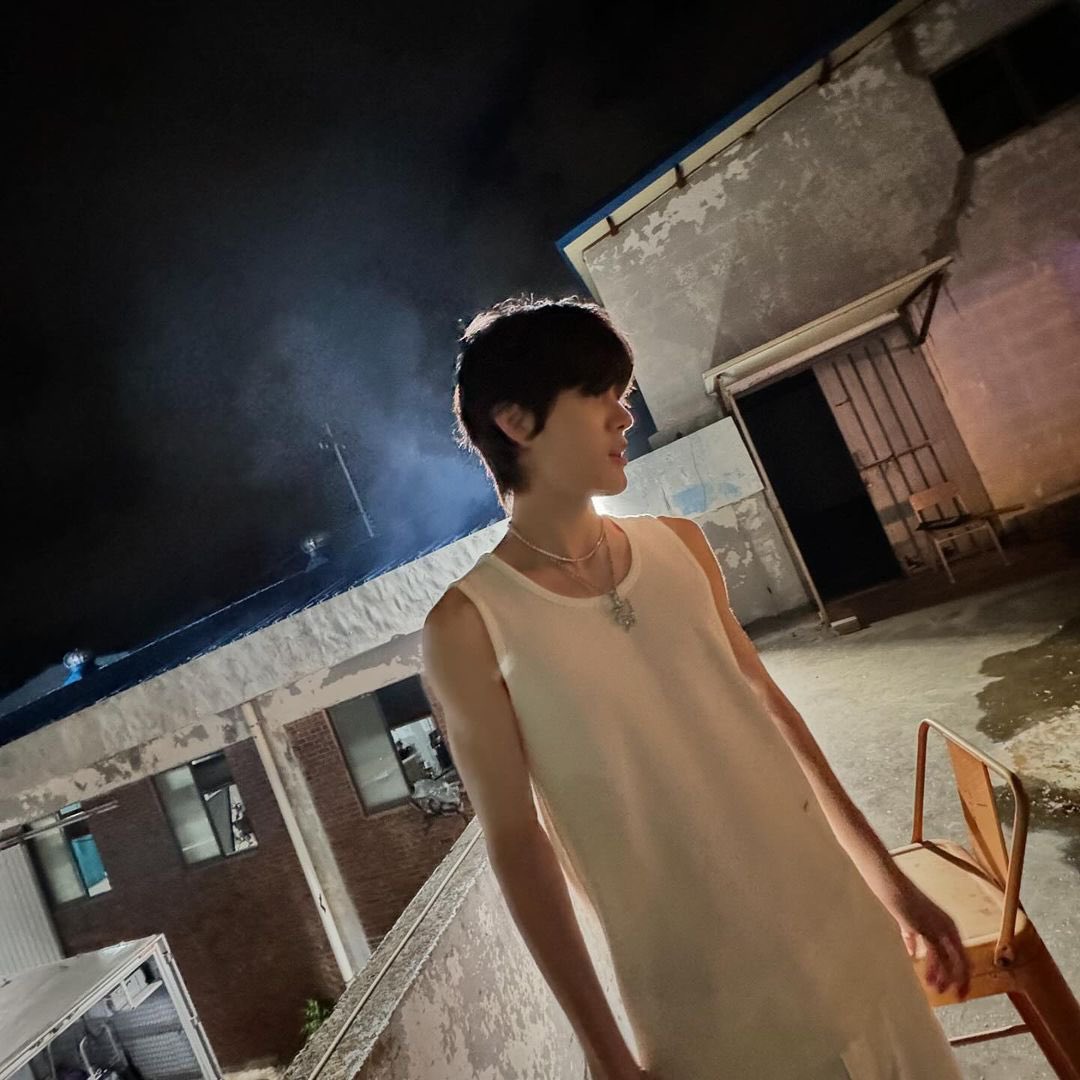 a super friendly reminder that tomorrow's already monday, so spend this sunday night to the fullest. 🤝🏻 (yo, don't you think i looked so cool?)