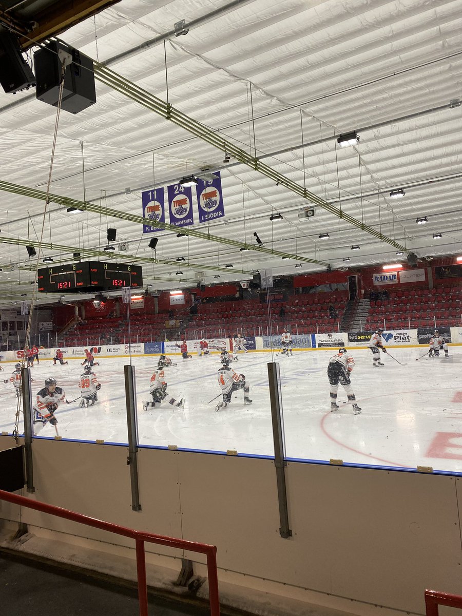 Susdahl's tweet photo. Släpp pucken, vi är här nu! https://t.co/niU3Q8cKnm