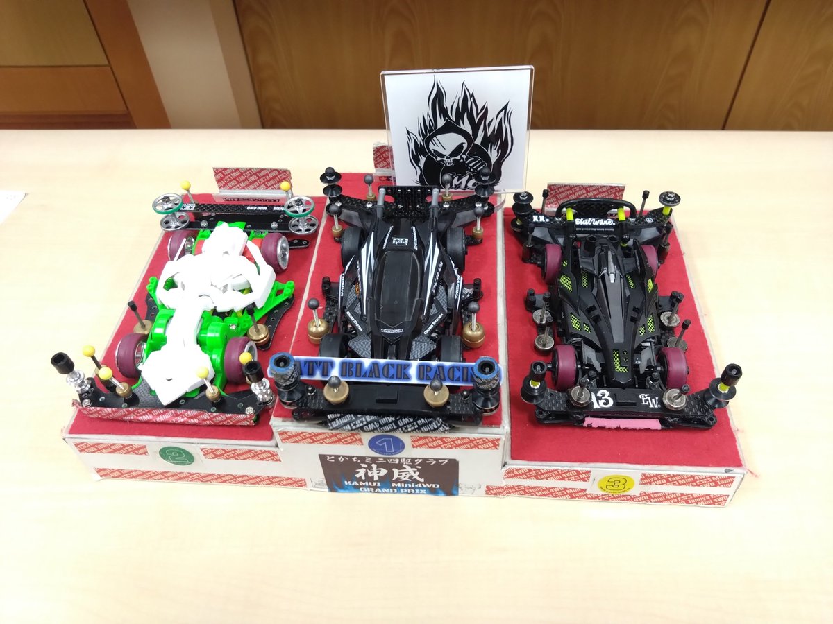 9999Technology's tweet image. 神威GPから帰りました!B-MAXGPチャンピオンシップで、実戦では不利とされたスモークシャーシのステルスモデルで念願の初優勝!ホント自分が信じられないくらい嬉しい😭!!
参加された皆さん、運営の皆さん、ありがとうございます!!