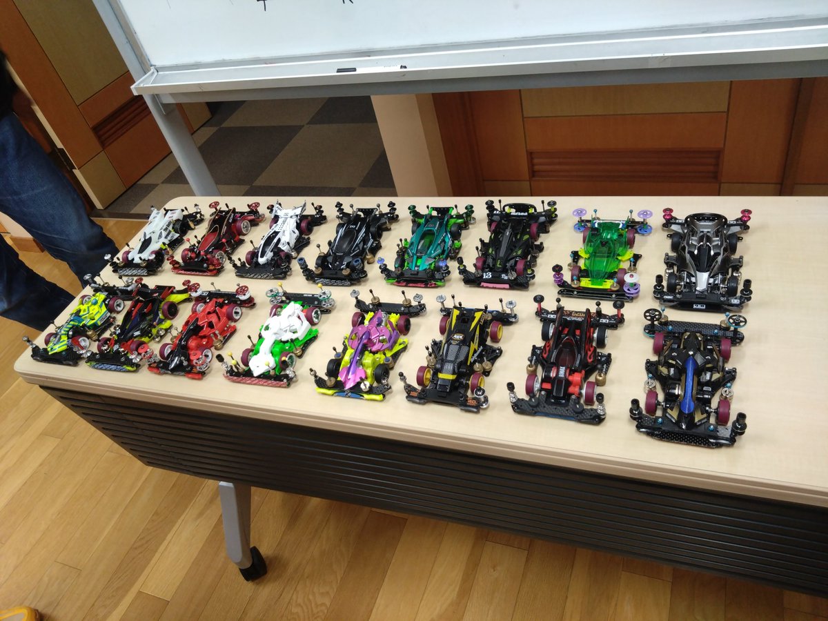 9999Technology's tweet image. 神威GPから帰りました!B-MAXGPチャンピオンシップで、実戦では不利とされたスモークシャーシのステルスモデルで念願の初優勝!ホント自分が信じられないくらい嬉しい😭!!
参加された皆さん、運営の皆さん、ありがとうございます!!