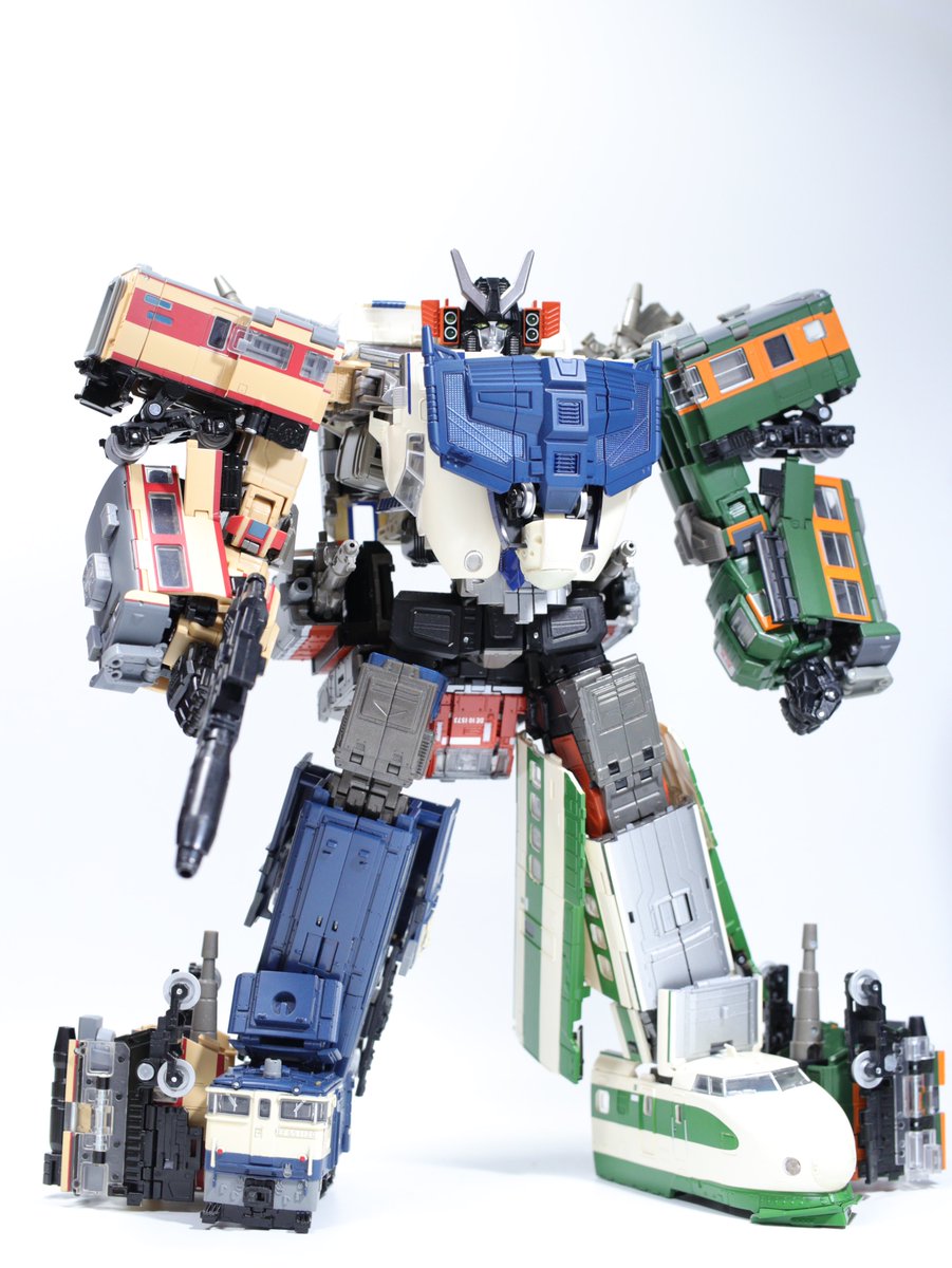 ライデン用ソードパーツが付くとか付かないとか個人武器が余るとか余らないとかどうでもいいぐらい疲れた
合体の興奮と取り回しの疲労感でもう何もわからない。

実際のところ合体時のスタイルはなんだかんだ大分良いと思う。やっぱり最大のネックはマスターピースシリーズで発売された事だ。 