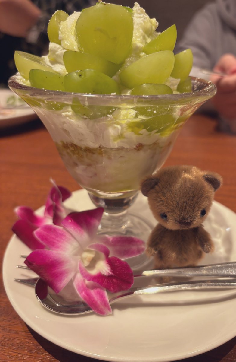 estelanoche's tweet photo. 久しぶりにお台場へ！
天気も良かったし最高😀の1日でした🥰
ビスクスープ🍲
シャインマスカットパフェ🍇
シュリンプとレモンアボカド🥑パスタ🍝
美味しかった😊 https://t.co/5zWAFNAMwn