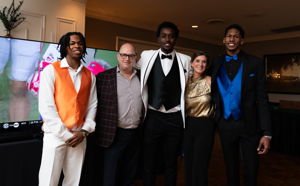coachcoffman's tweet photo. Thanks from ⁦@MastodonMBB⁩ for everyone who made Casino Night special last night!

⁦@FortWayneCC⁩ was rocking last night! ⁦

Fired up for season home opener tomorrow—11/4 at Gates Center 

@Dons4FW⁩ ⁦@CityofFortWayne⁩ https://t.co/LBkG9ItNc8